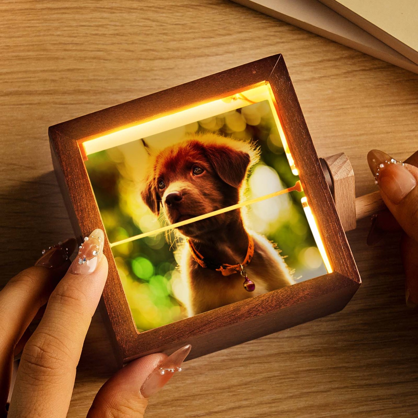 訂製手搖翻書盒動畫機機械手搖相簿帶燈黑胡桃木嬰兒照片立方體相框父親節禮物 - PhotoMoonLampTW