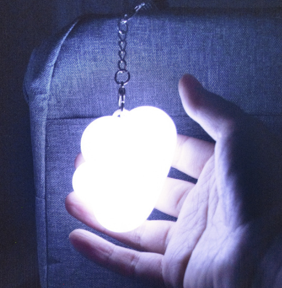 可愛貓爪燈鑰匙圈可充電迷你包掛件,雙鏈設計,白色貓爪圖案 - PhotoMoonLampTW