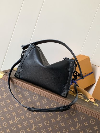 Louis VuittonM25160 blackMedium handbag