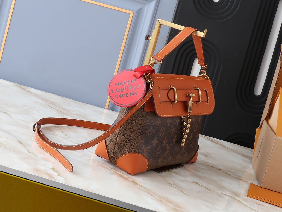 Louis Vuitton messenger bag
