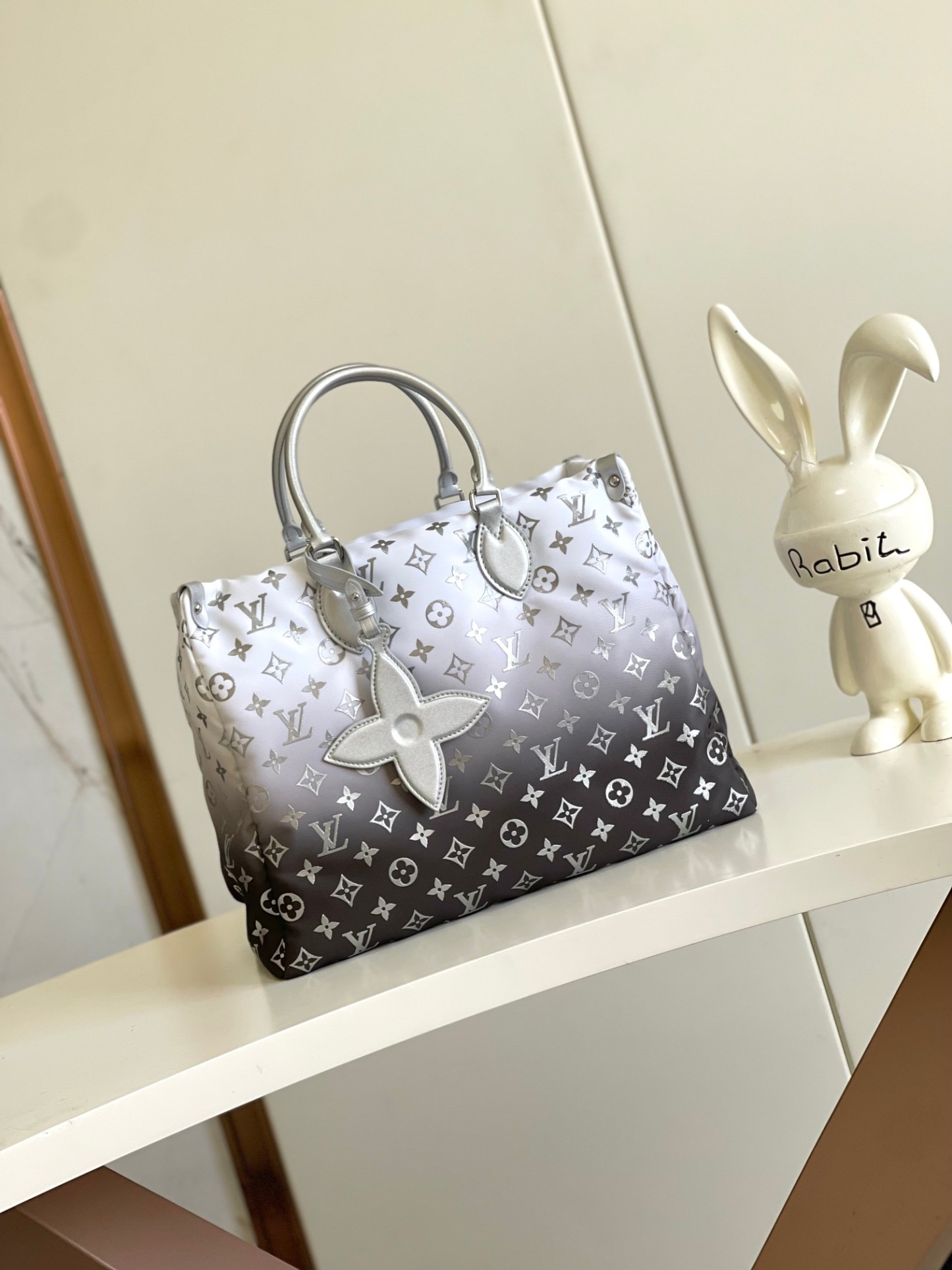 Louis Vuitton Medium handbag