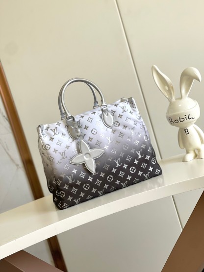 Louis Vuitton Medium handbag