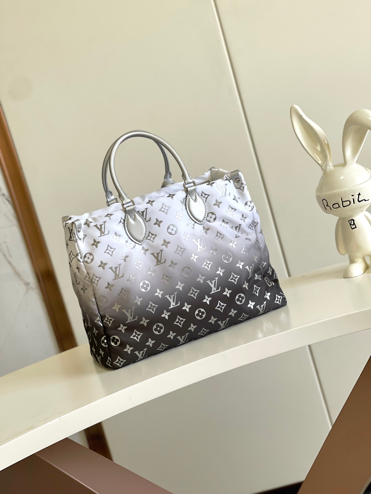 Louis Vuitton Medium handbag