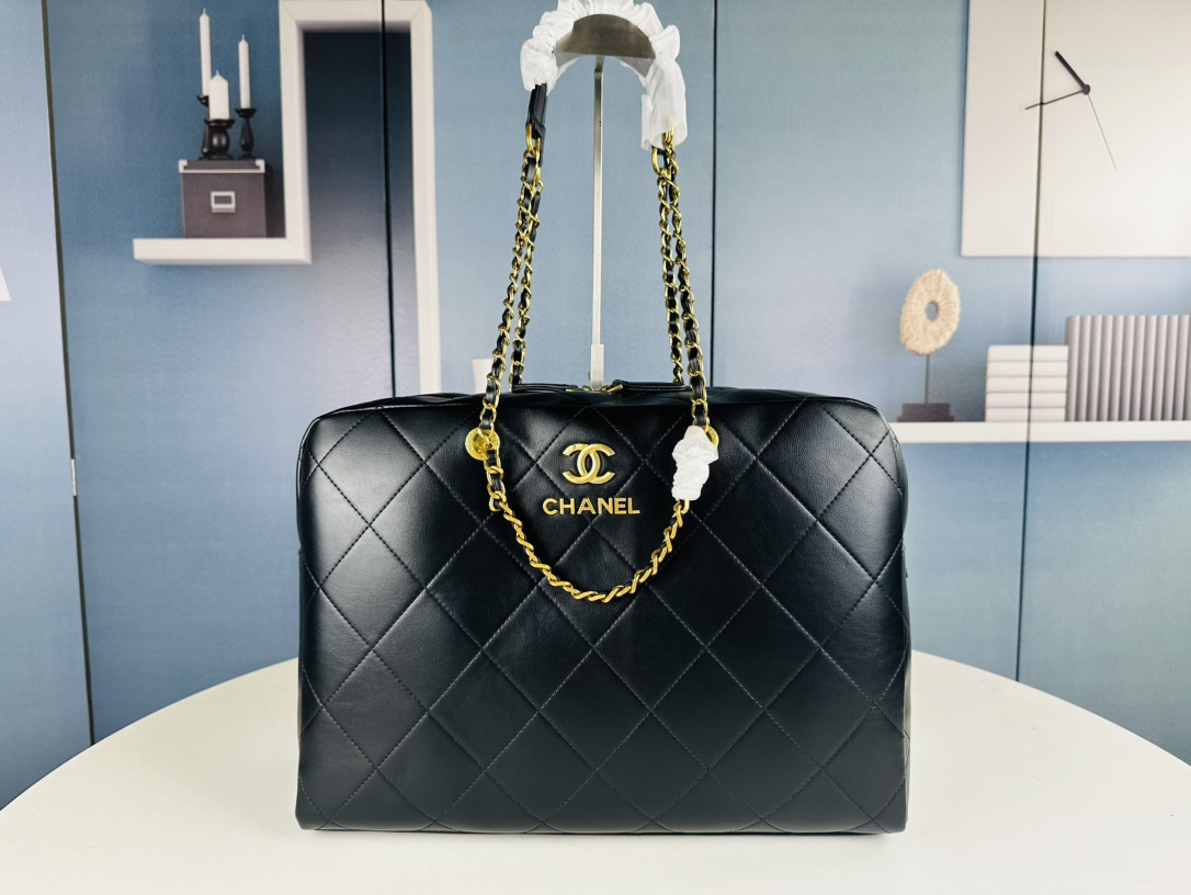 CHANEL Ladies handbag 