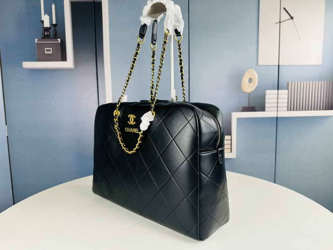CHANEL Ladies handbag 
