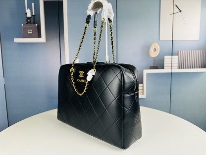 CHANEL Ladies handbag 