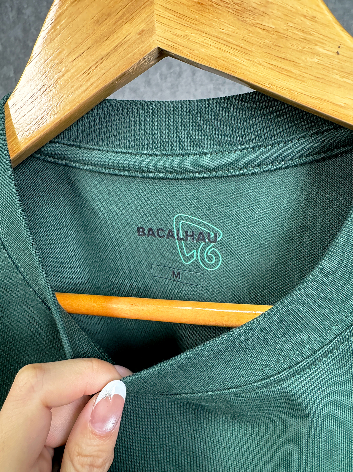 《我笑左》T Shirt 墨綠色