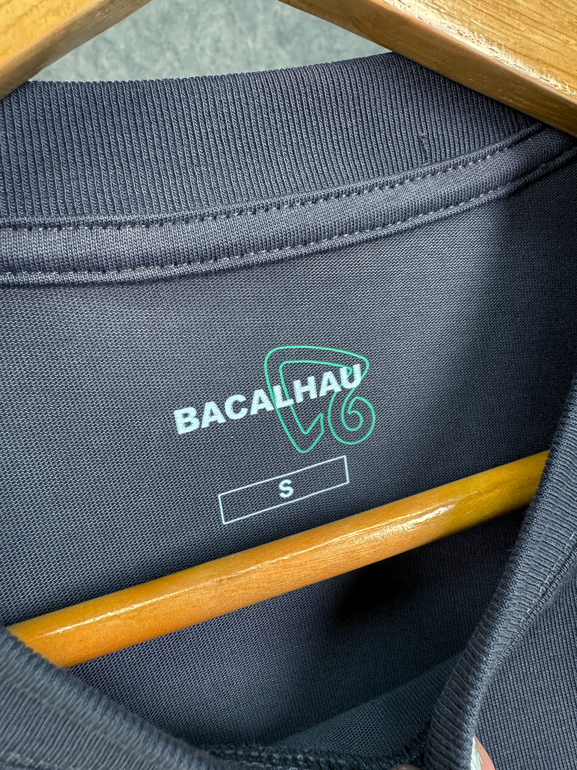 《我笑左》T Shirt 碳灰色