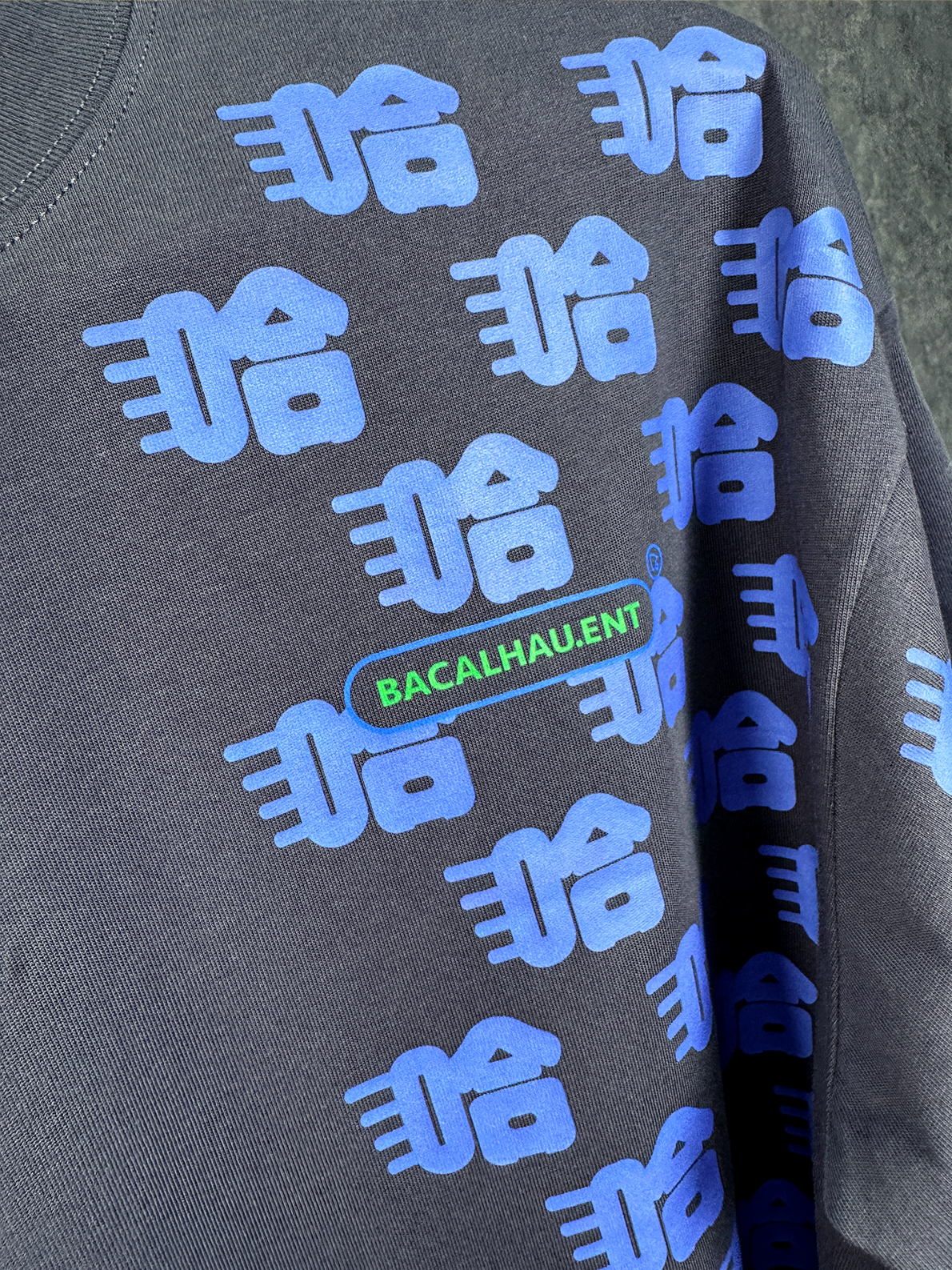 《我笑左》T Shirt 碳灰色