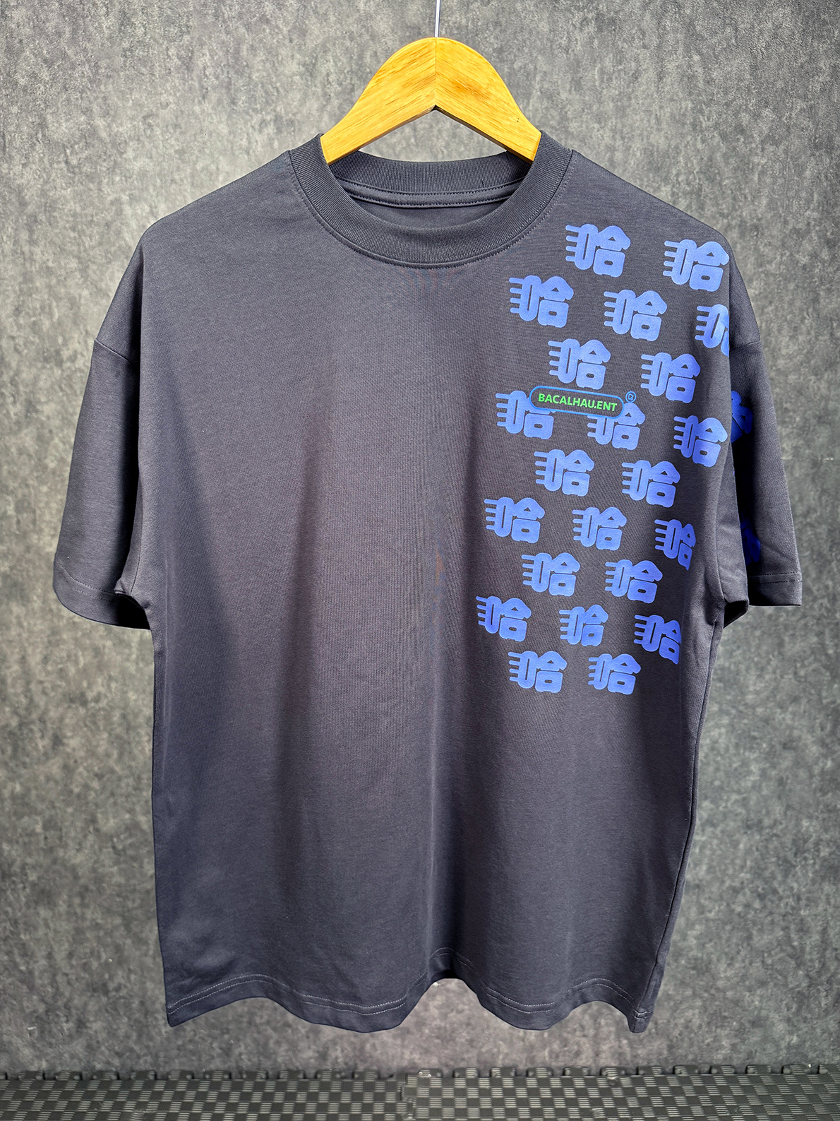 《我笑左》T Shirt 碳灰色