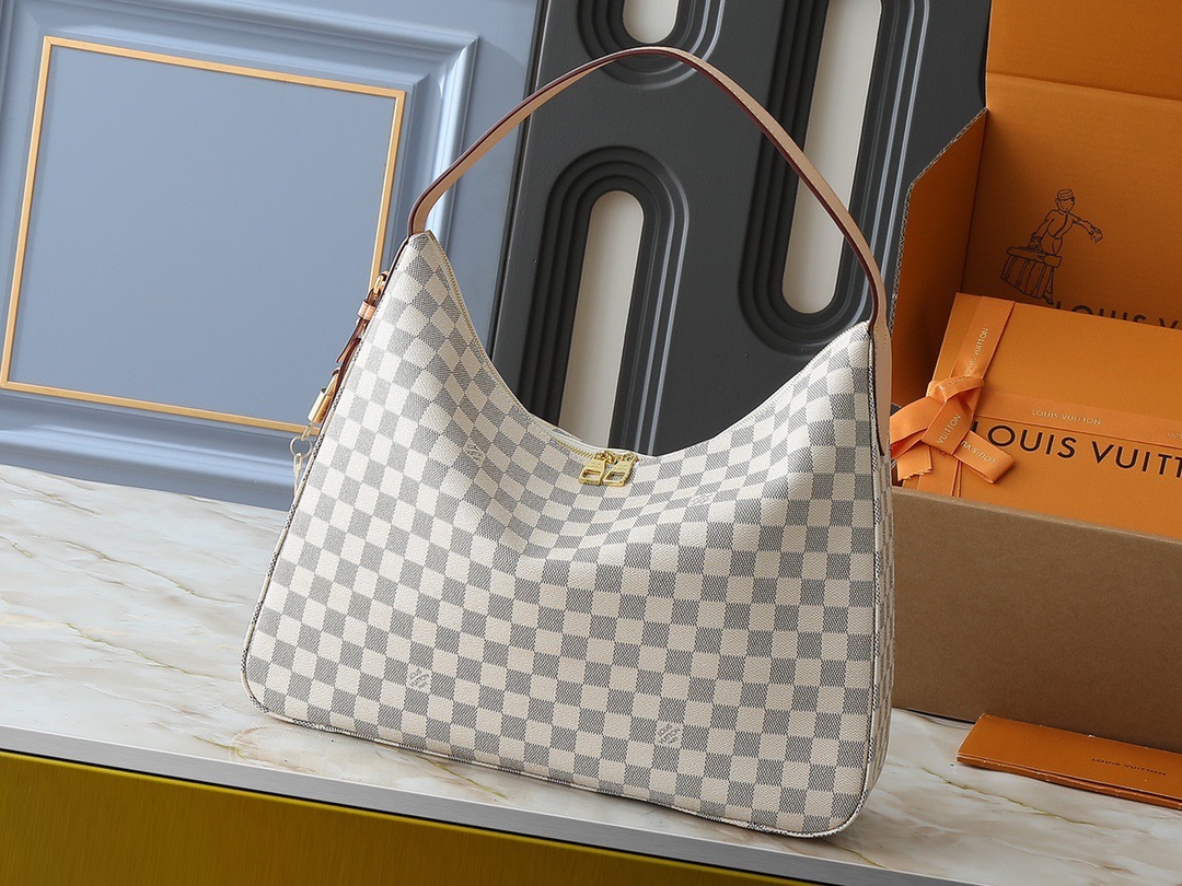 Louis Vuitton Slouchy MM
