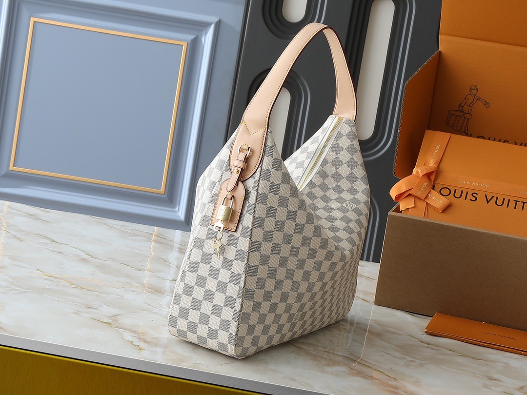 Louis Vuitton Slouchy MM
