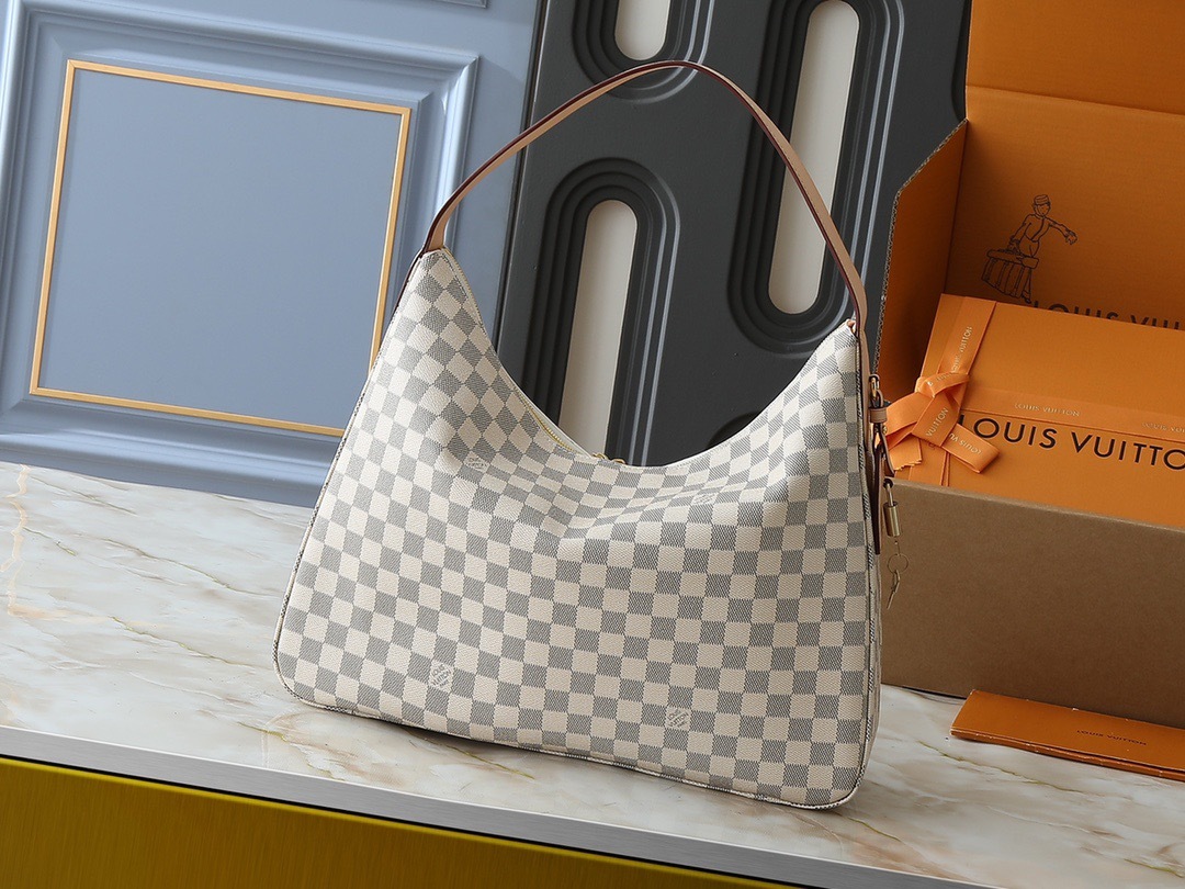 Louis Vuitton Slouchy MM