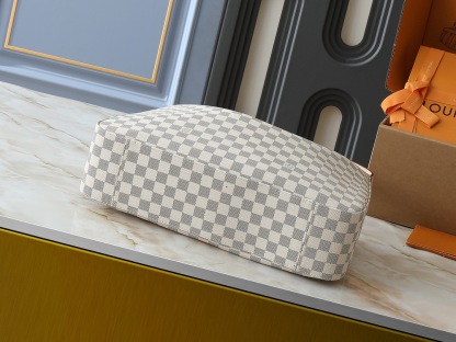 Louis Vuitton Slouchy MM