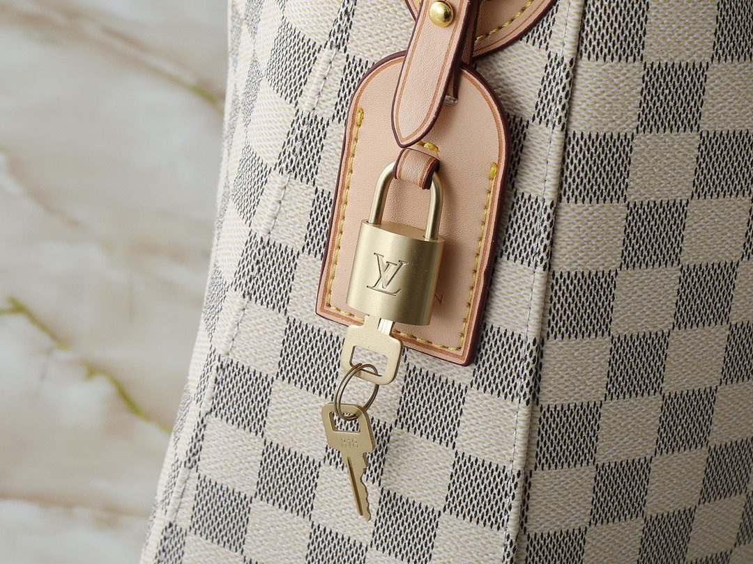 Louis Vuitton Slouchy MM
