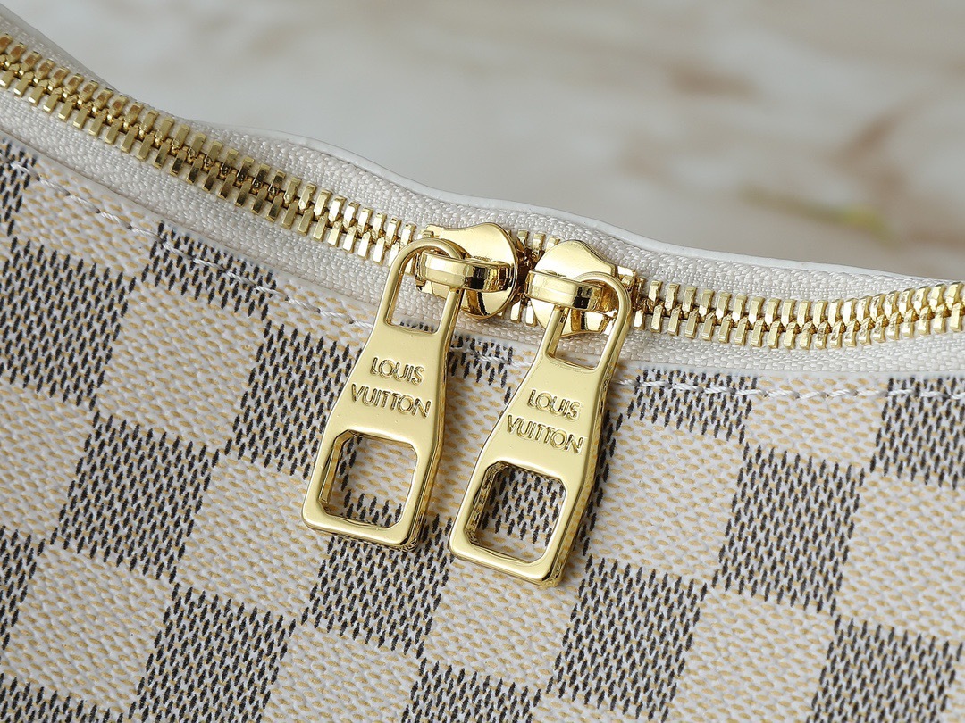 Louis Vuitton Slouchy MM