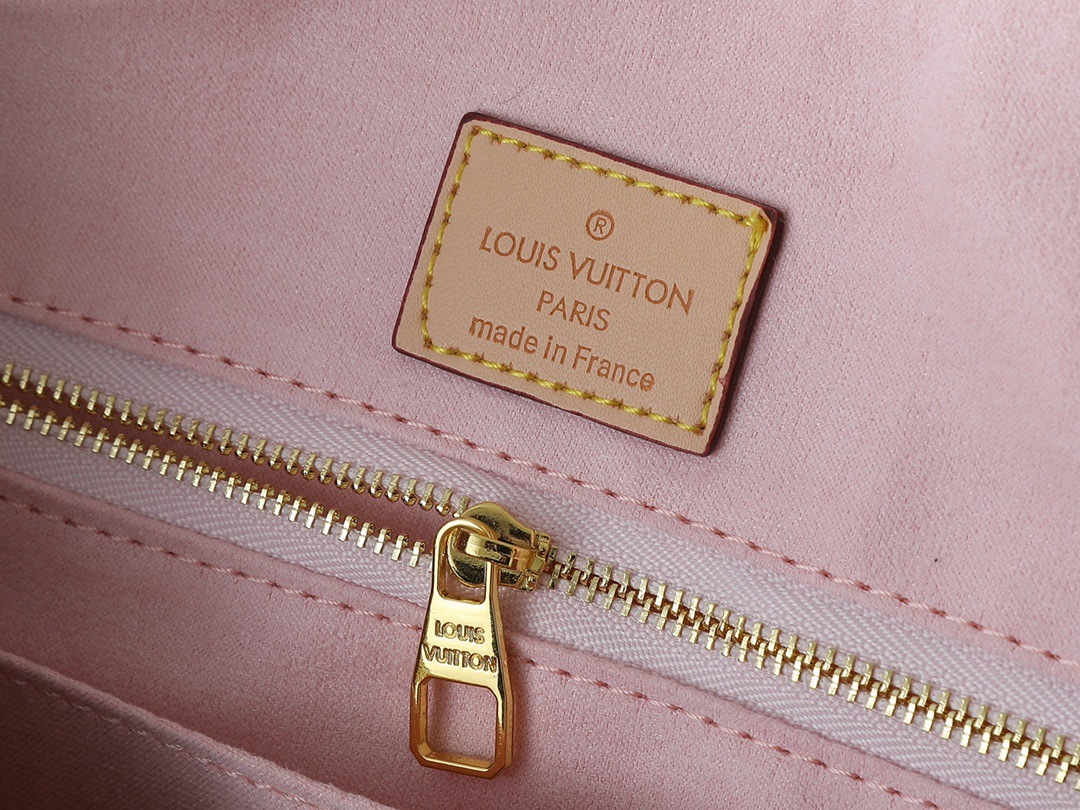 Louis Vuitton Slouchy MM