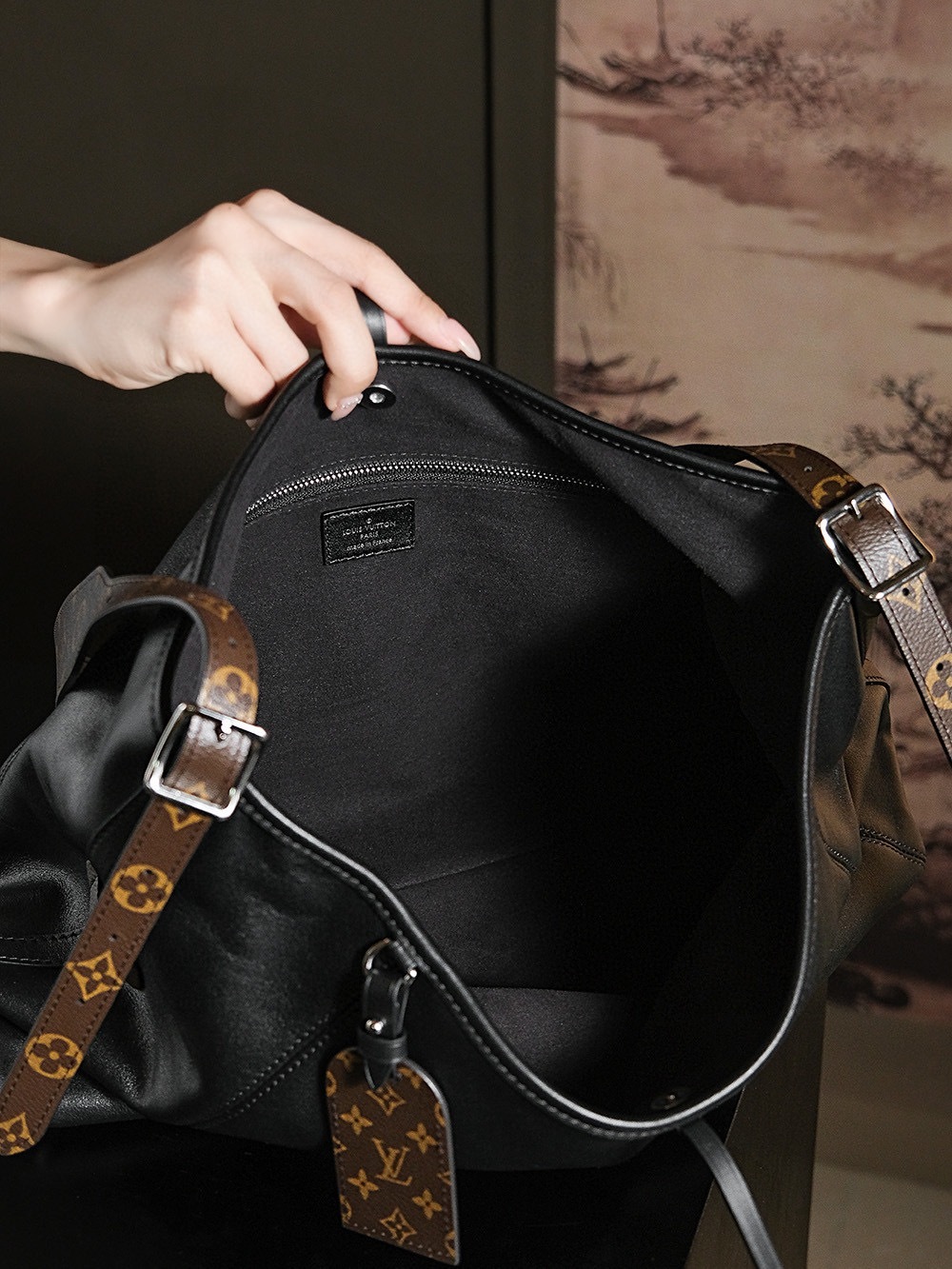 Louis Vuitton CarryAll Vibe MM