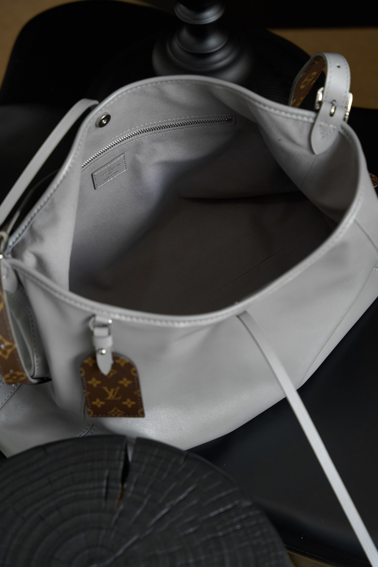 Louis Vuitton CarryAll Vibe MM
