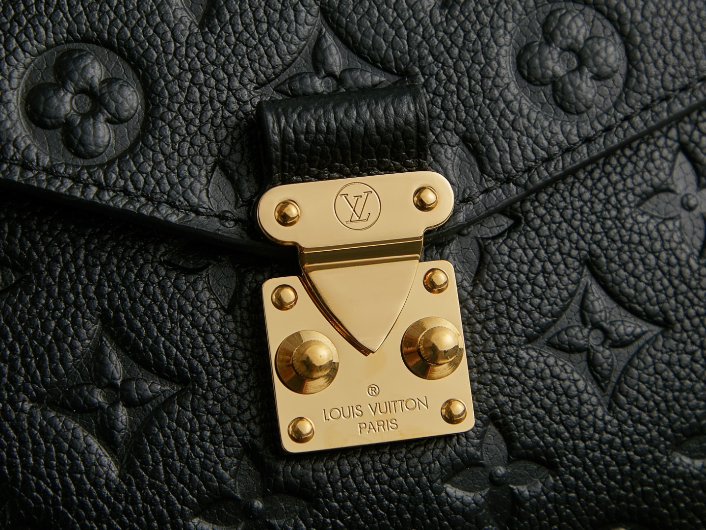 Louis Vuitton Pochette Métis
