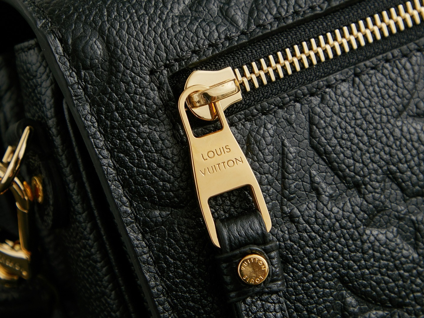Louis Vuitton Pochette Métis