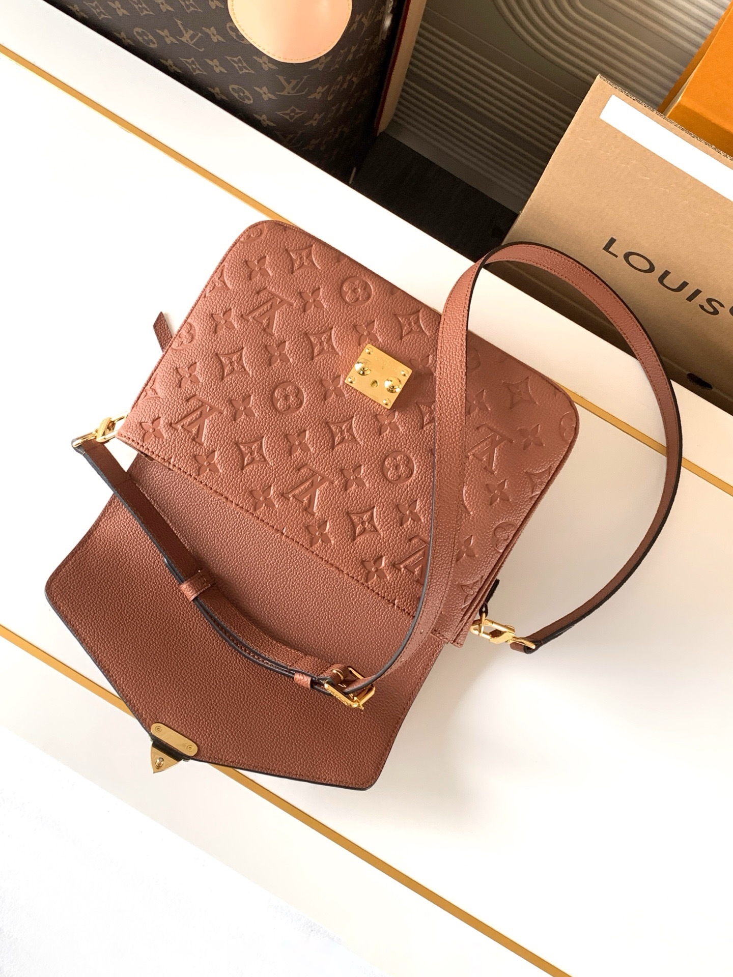 Louis Vuitton Pochette Métis