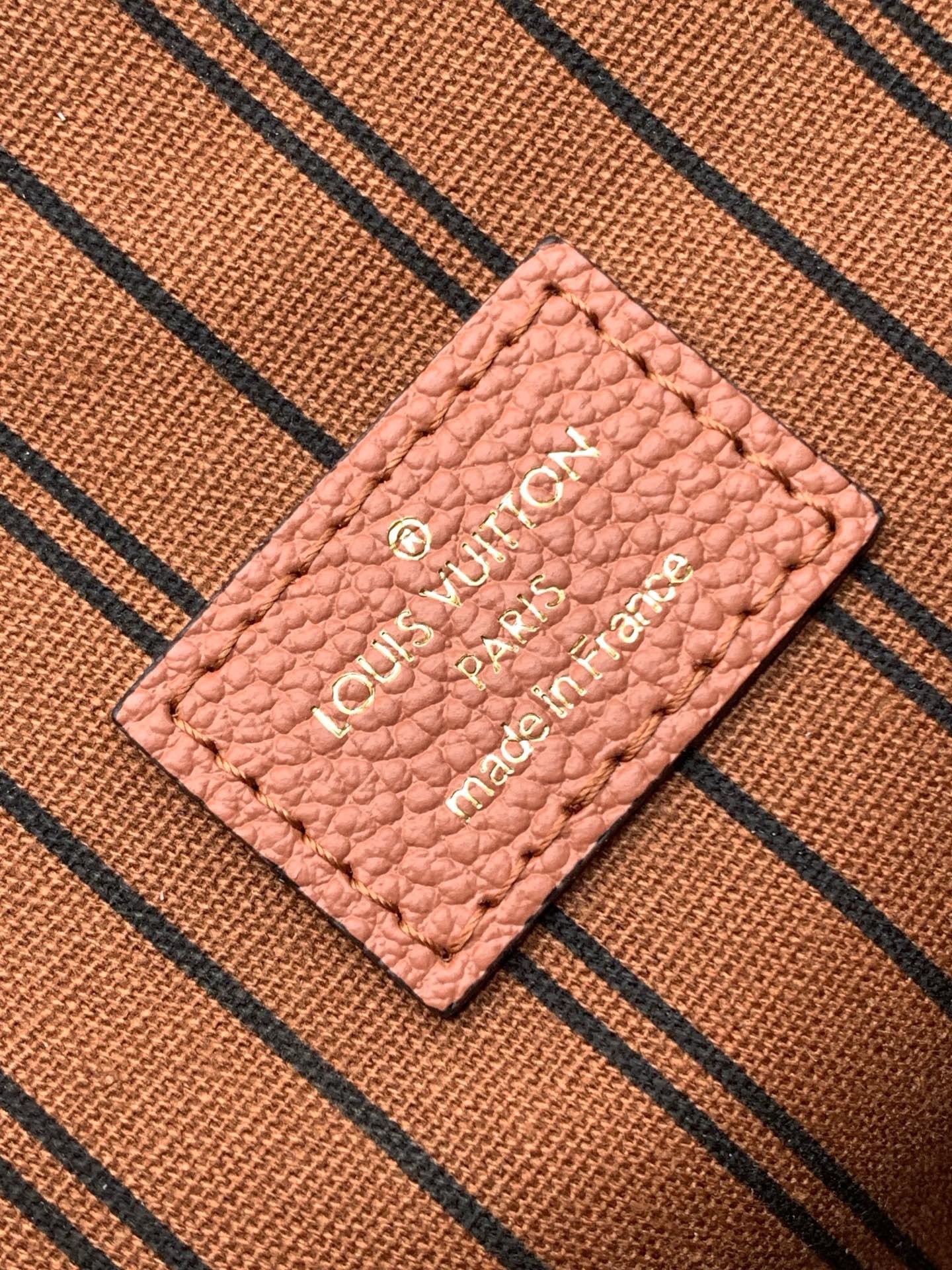 Louis Vuitton Pochette Métis