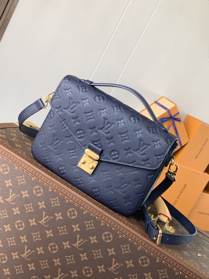 Louis Vuitton Pochette Métis