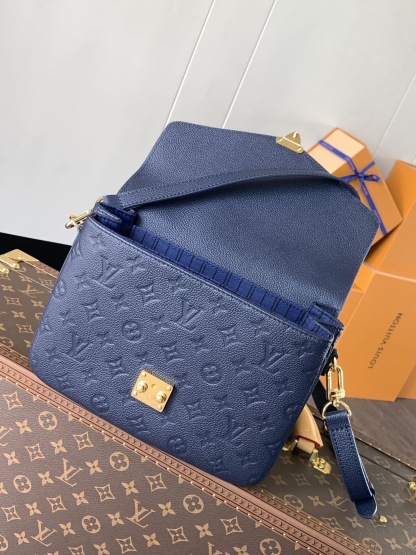 Louis Vuitton Pochette Métis