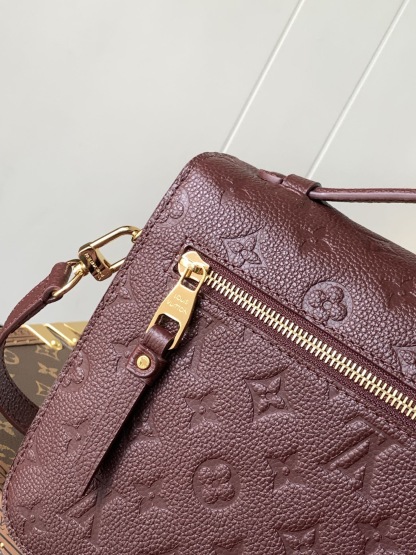 Louis Vuitton Pochette Métis