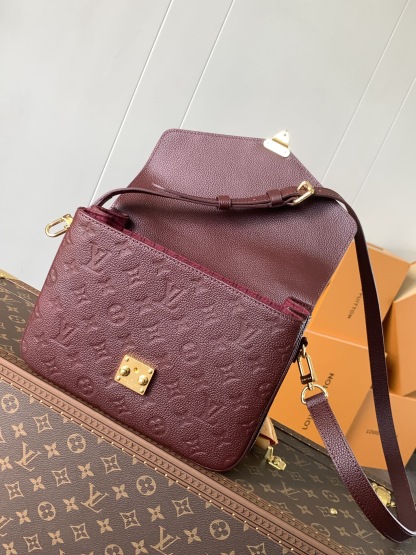 Louis Vuitton Pochette Métis
