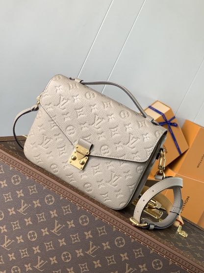 Louis Vuitton Pochette Métis