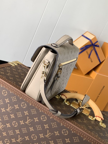 Louis Vuitton Pochette Métis