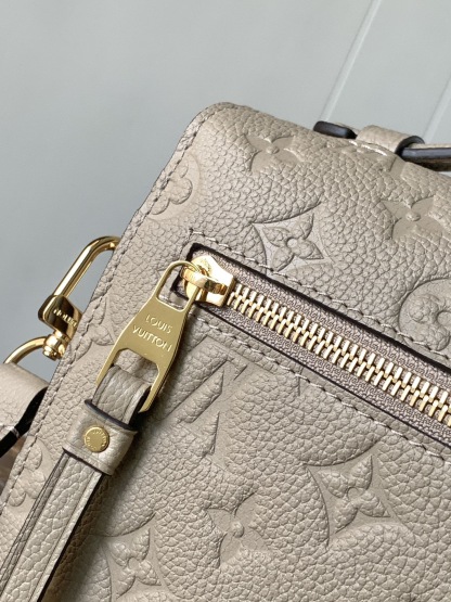 Louis Vuitton Pochette Métis