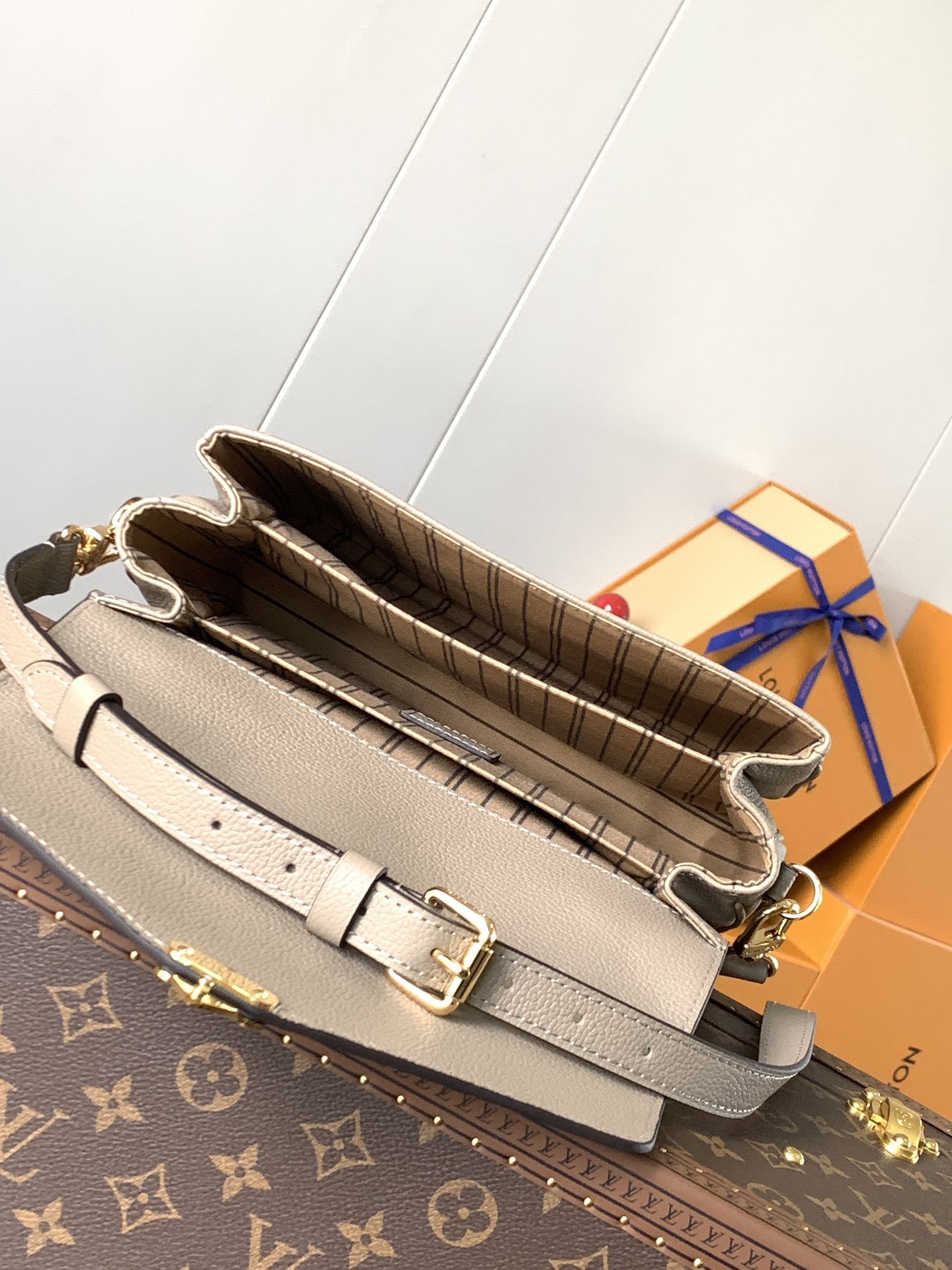 Louis Vuitton Pochette Métis