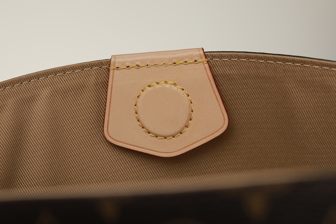 Louis Vuitton Graceful PM