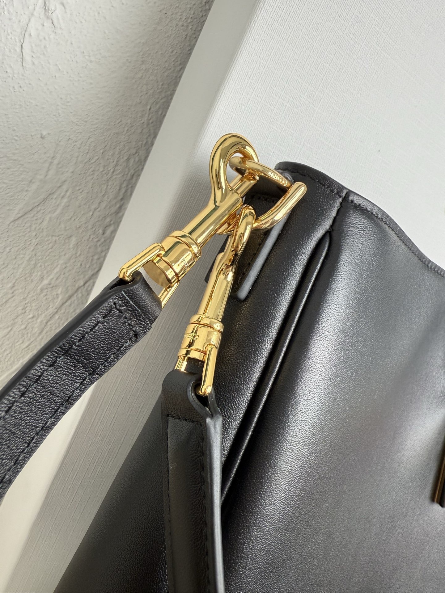 MEDIUM CAMILLE 16 SOFT BAG IN SMOOTH CALFSKIN
