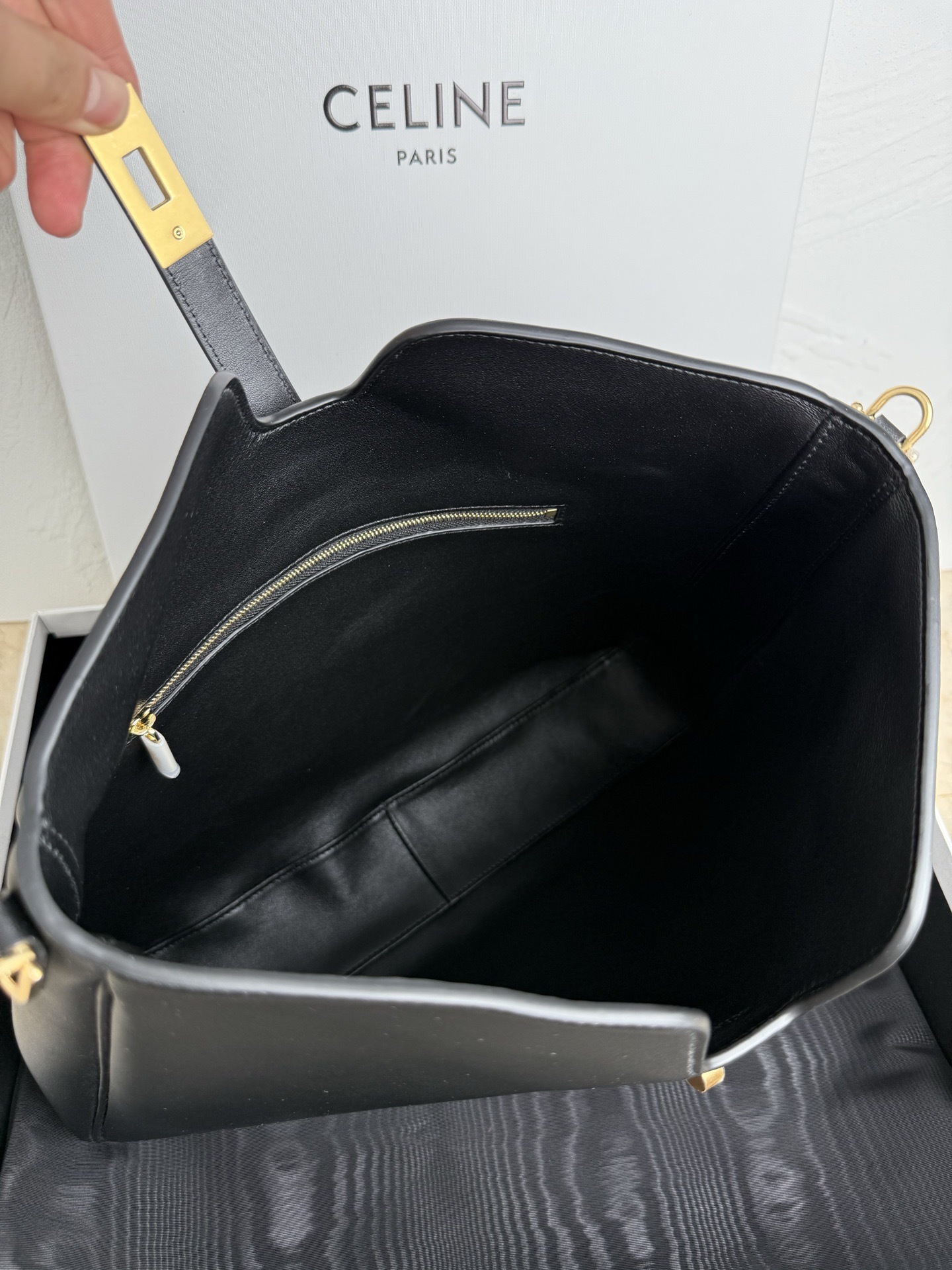 MEDIUM CAMILLE 16 SOFT BAG IN SMOOTH CALFSKIN