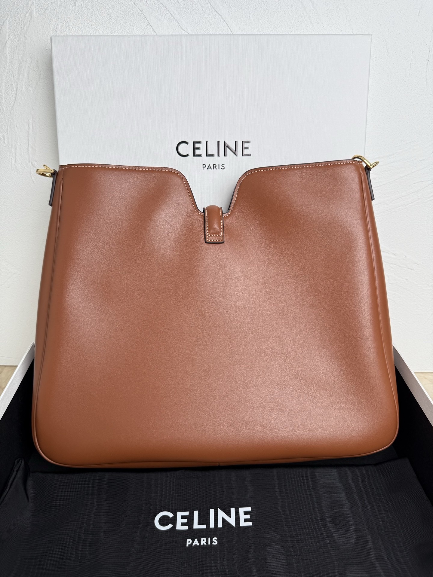 MEDIUM CAMILLE 16 SOFT BAG IN SMOOTH CALFSKIN
