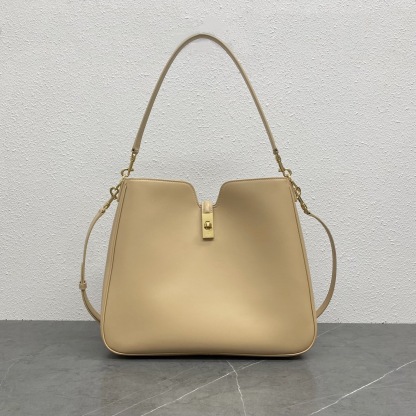 MEDIUM CAMILLE 16 SOFT BAG IN SMOOTH CALFSKIN