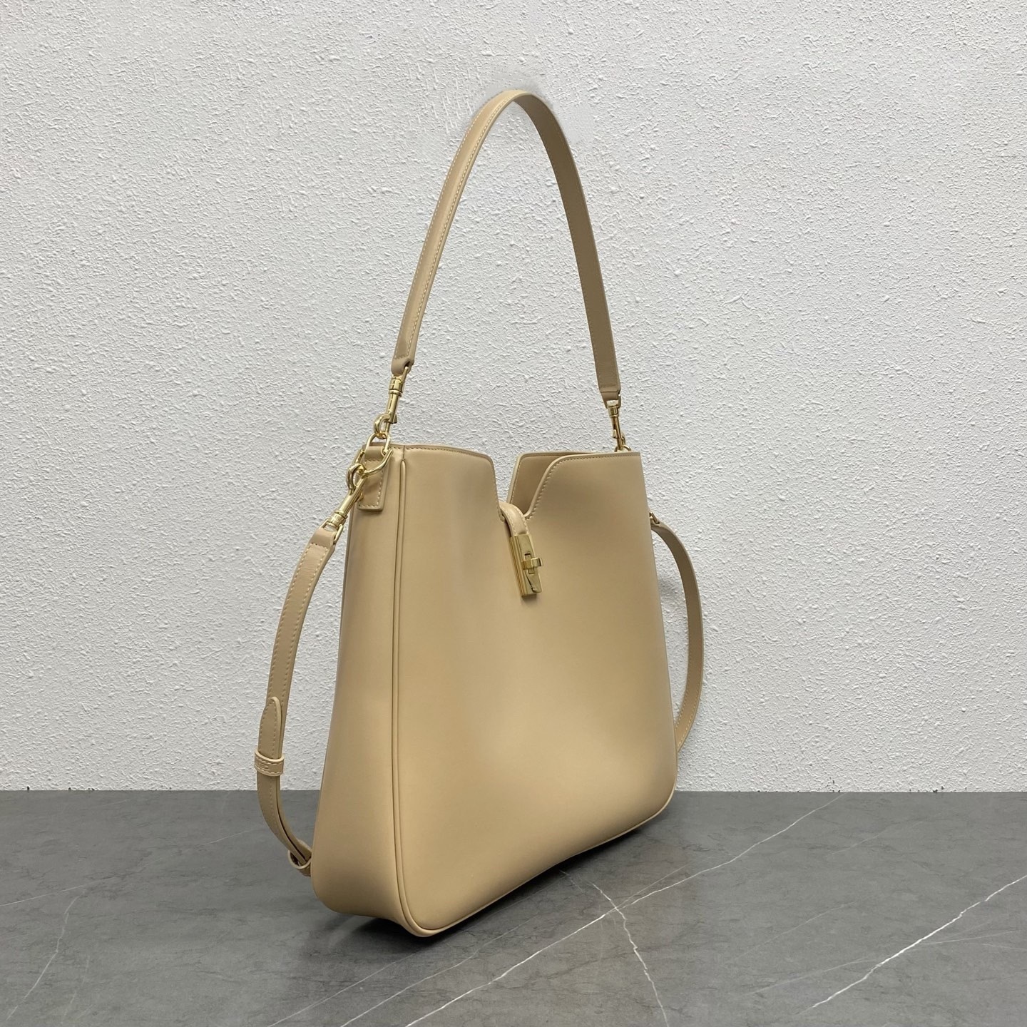 MEDIUM CAMILLE 16 SOFT BAG IN SMOOTH CALFSKIN