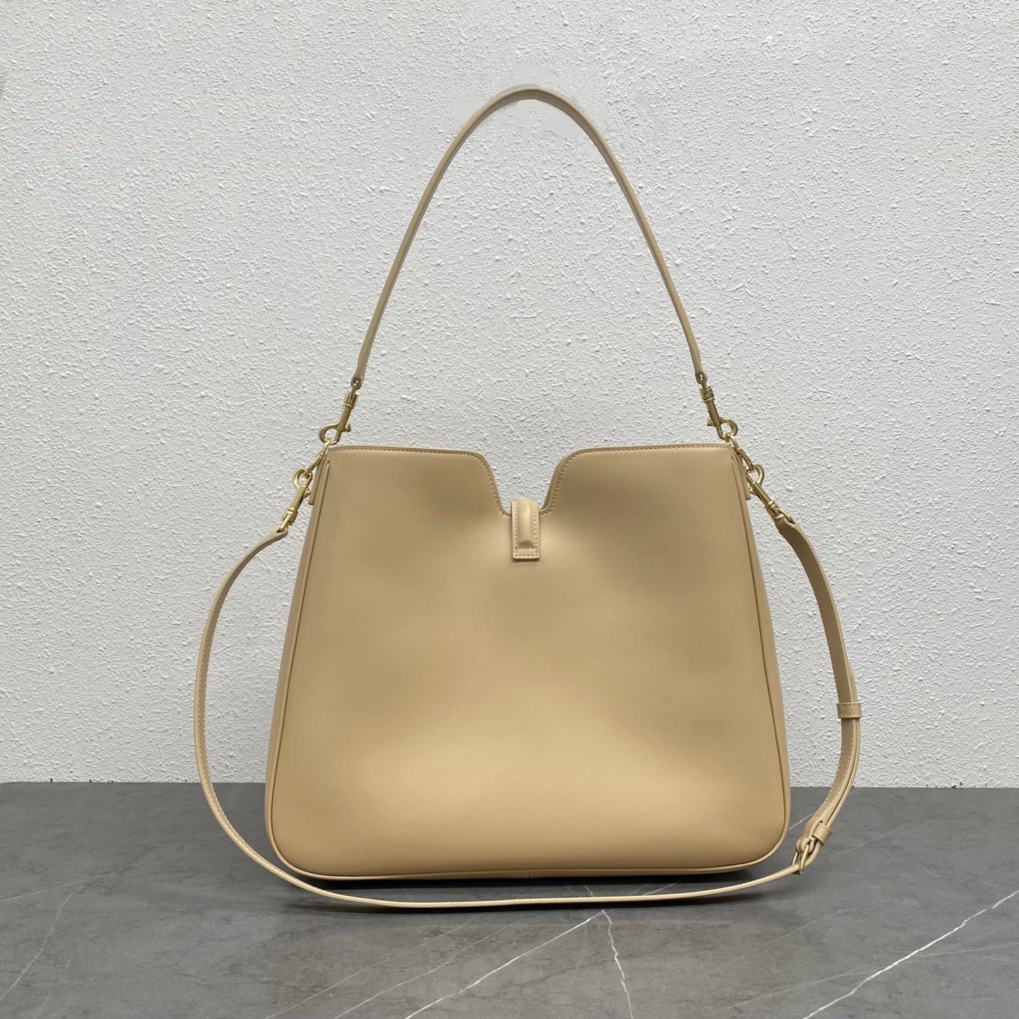 MEDIUM CAMILLE 16 SOFT BAG IN SMOOTH CALFSKIN