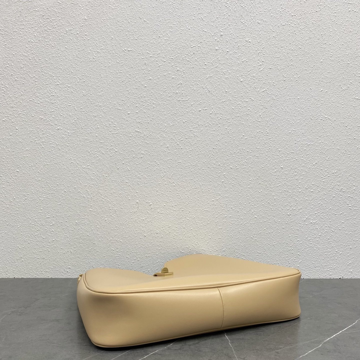 MEDIUM CAMILLE 16 SOFT BAG IN SMOOTH CALFSKIN