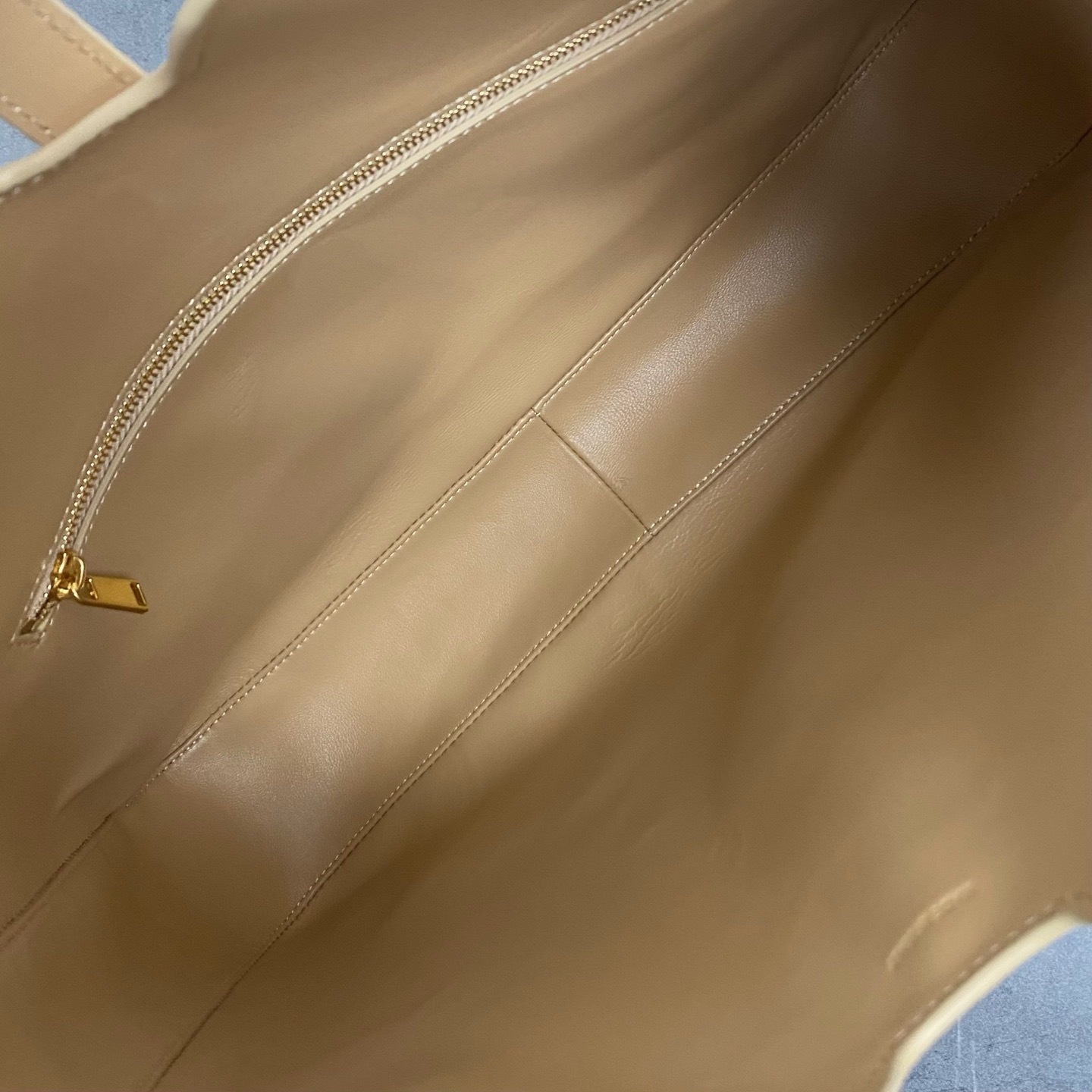 MEDIUM CAMILLE 16 SOFT BAG IN SMOOTH CALFSKIN