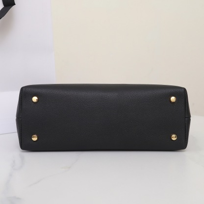 MEDIUM NINO BAG IN SUPPLE GRAINED CALFSKIN