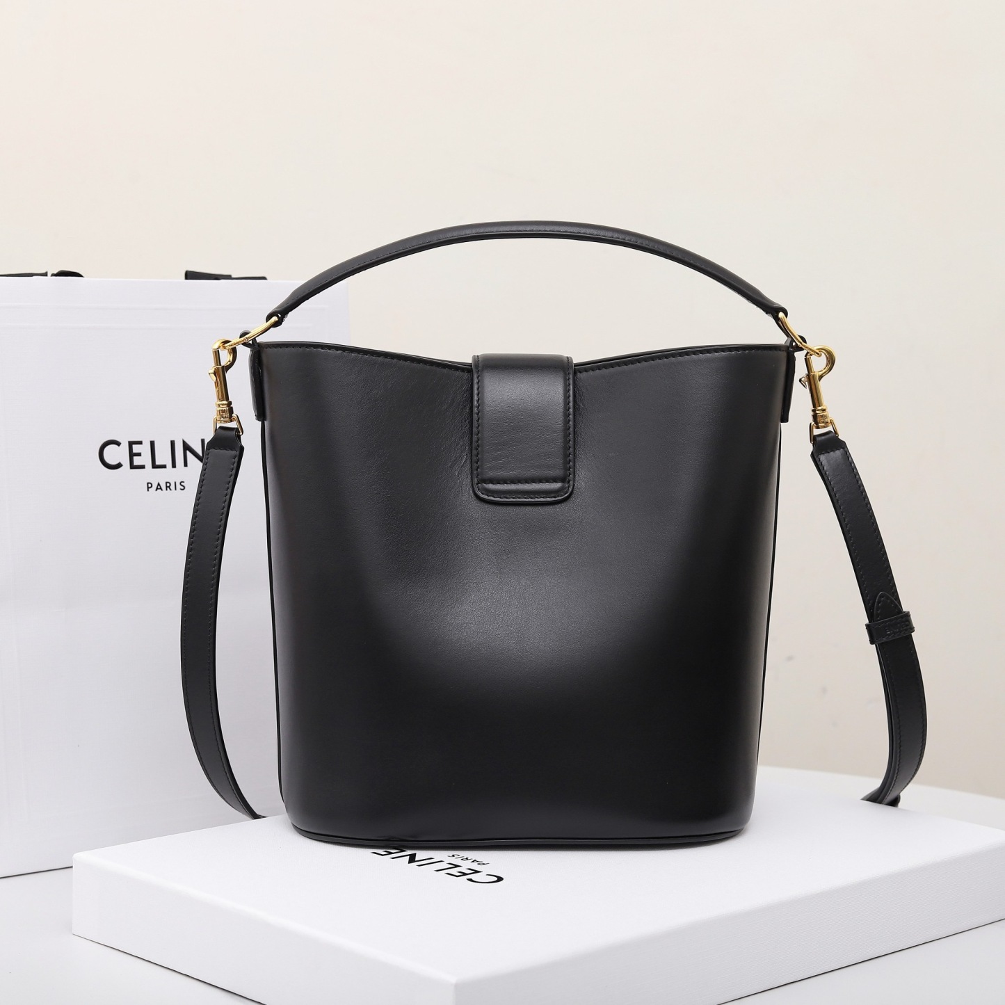 MEDIUM BUCKET LOUISE IN SMOOTH CALFSKIN