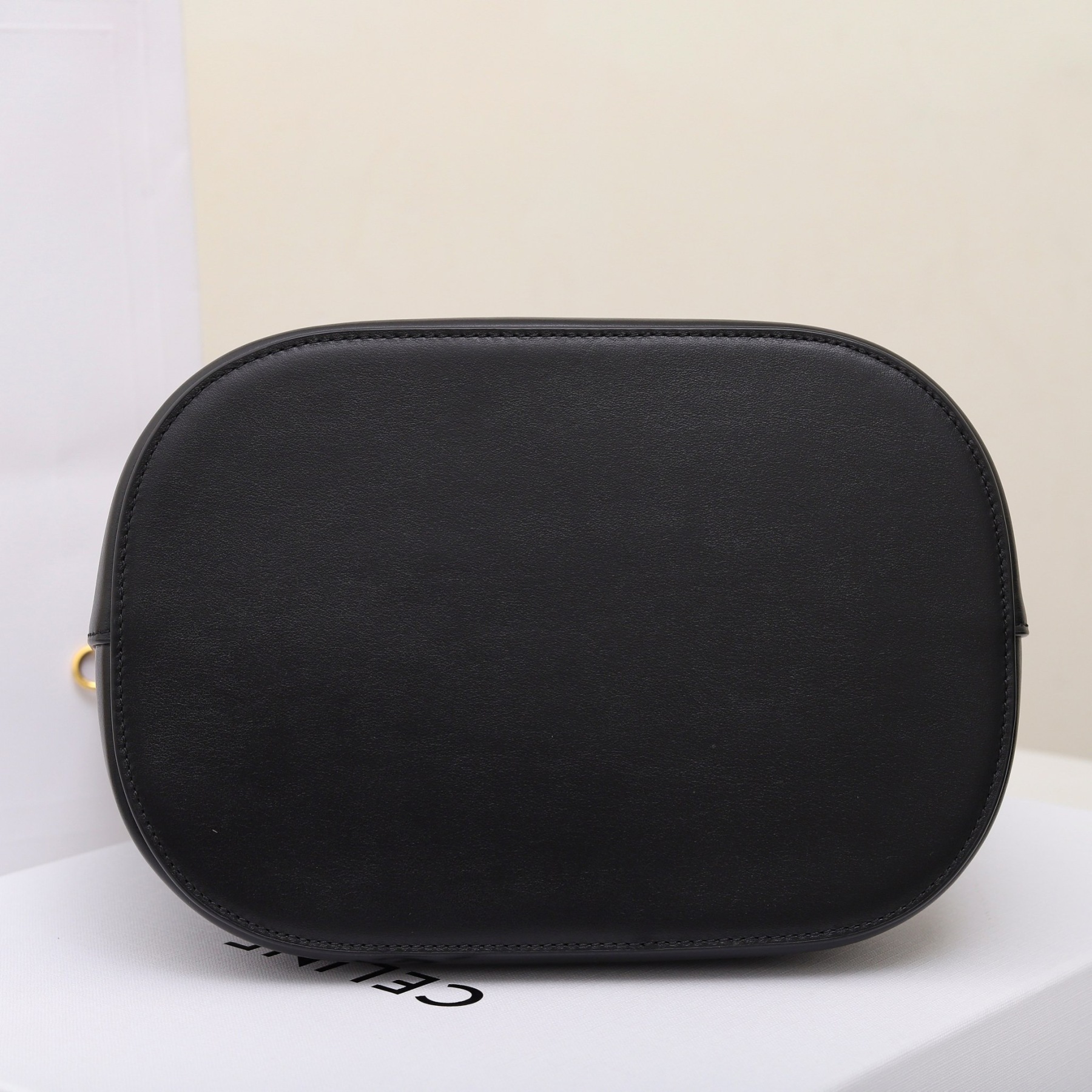 MEDIUM BUCKET LOUISE IN SMOOTH CALFSKIN