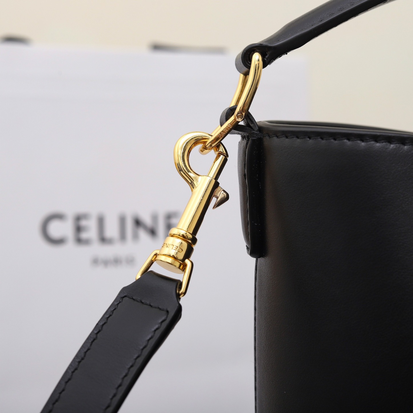 MEDIUM BUCKET LOUISE IN SMOOTH CALFSKIN