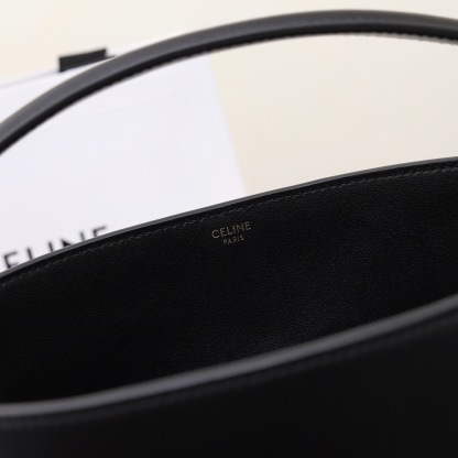 MEDIUM BUCKET LOUISE IN SMOOTH CALFSKIN