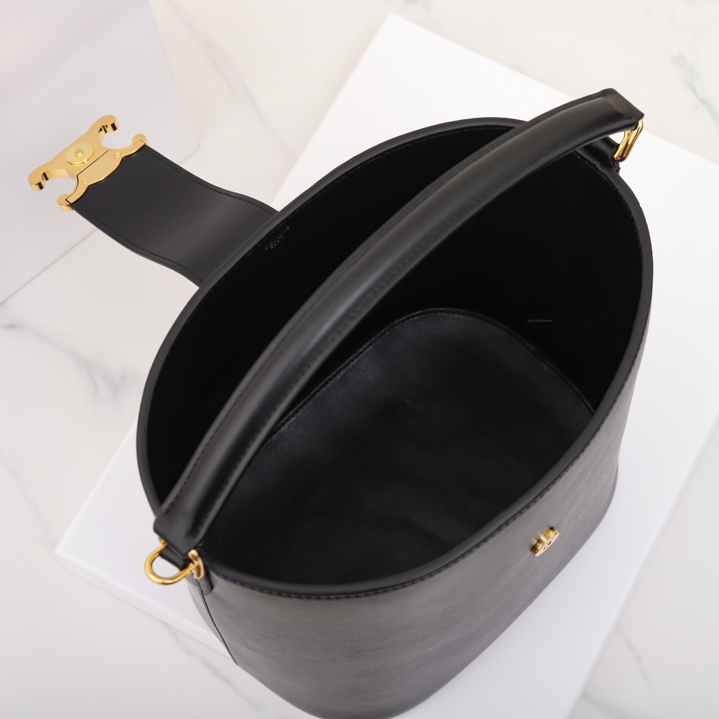 MEDIUM BUCKET LOUISE IN SMOOTH CALFSKIN